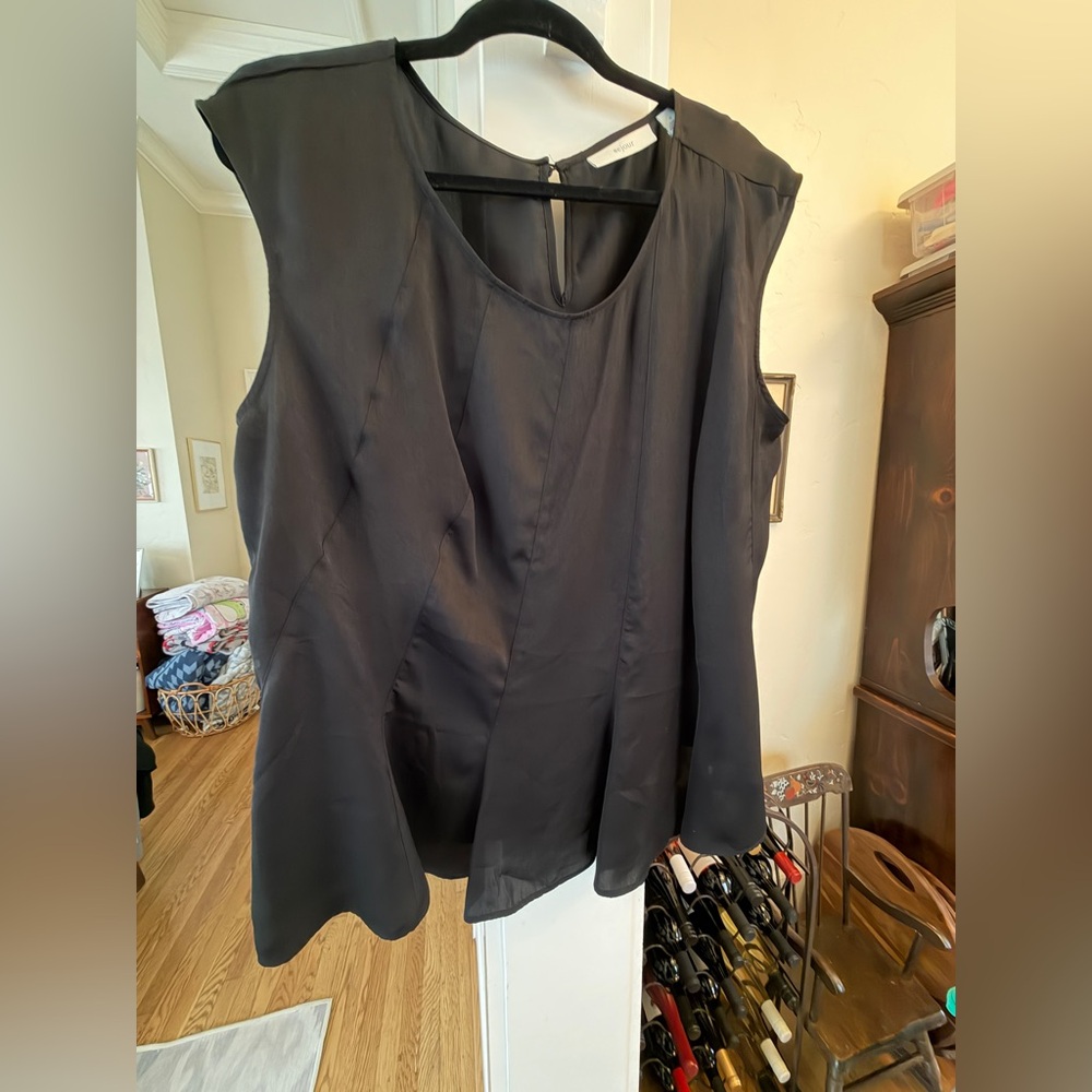 Sejour Black Sleeveless Blouse